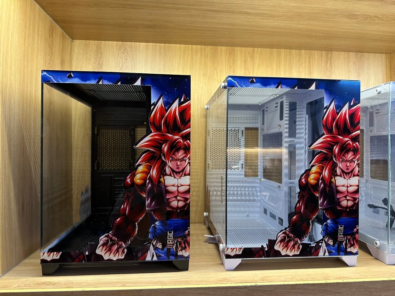 Case Magic Aqua-M Ultra kính vô cực in 3D màu đen